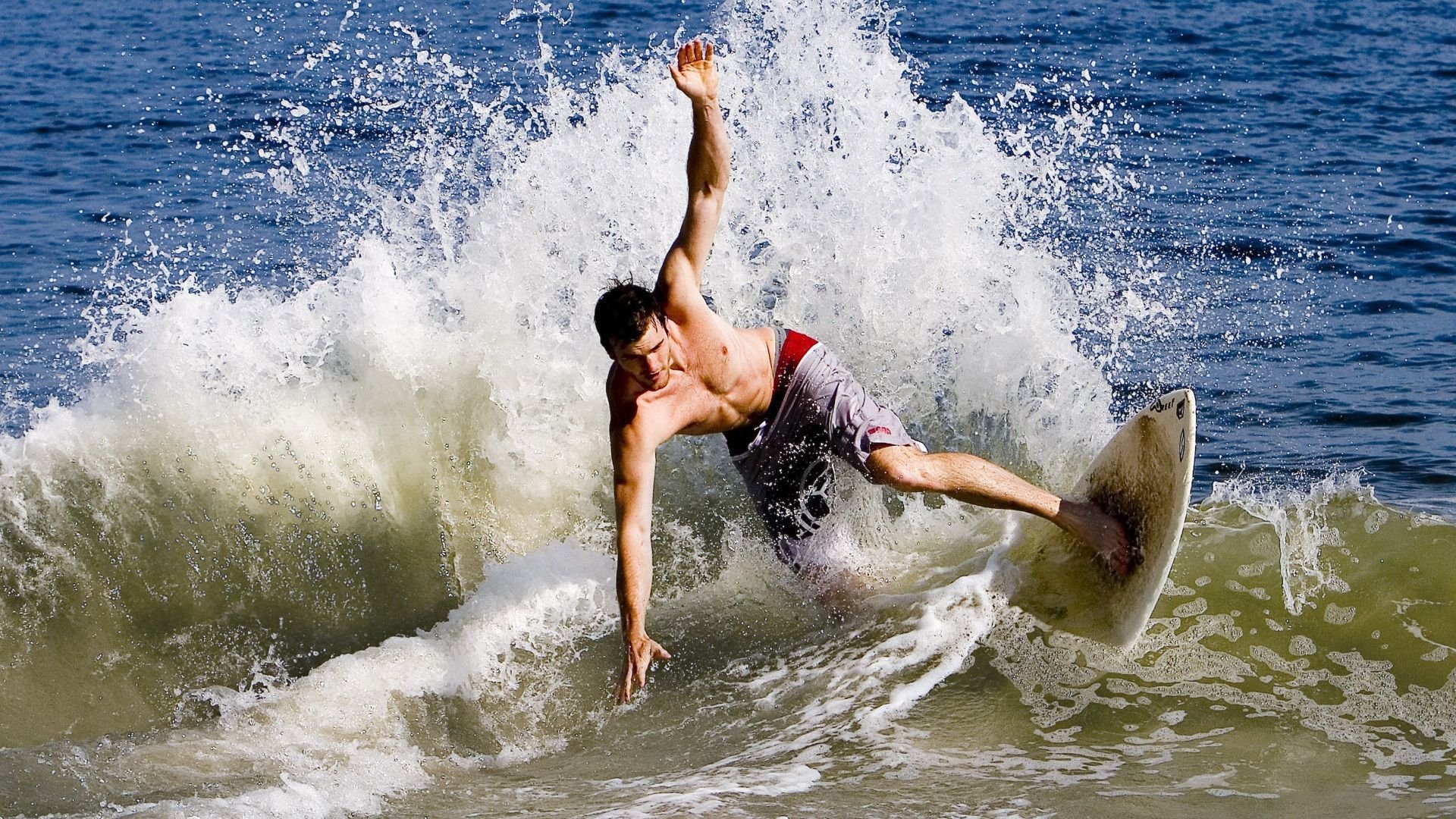 陈艺文继续领跑女子跳水赛场，陈艺文夺得全运会女子3米板金牌